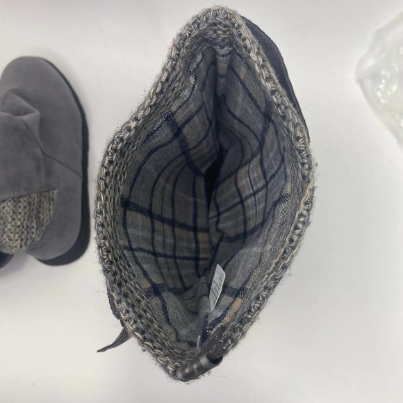 Womens Muk Luks Mukluks Mid Calf Boots Gray Knit Suede Buckle Accent - Picture 7 of 8